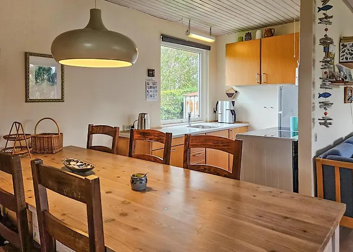 2 Bedroom Awesome In Σπίτι διακοπών *